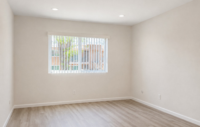 1 bed, 1 bath, 728 sqft, $1,950, Unit 945-47