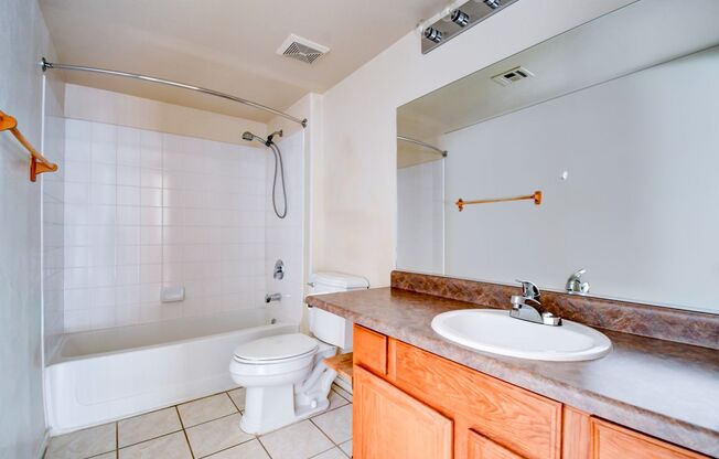 3 beds, 2 baths, $1,895, Unit # 1077