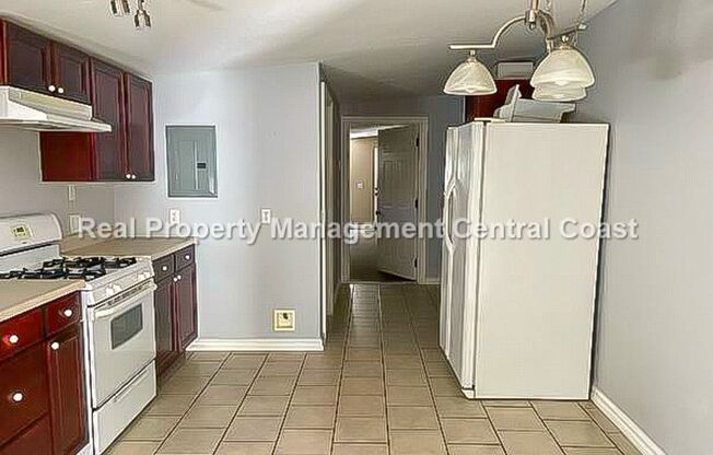 2 beds, 1 bath, $2,600