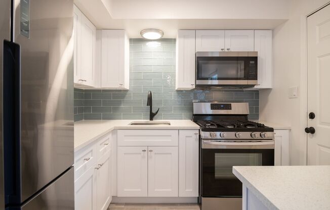 806 E 13th St Unit #105