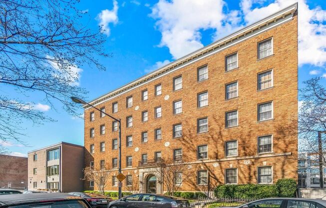 Fantastic 1 BR/1BTH in Columbia Heights, just 3 blocks from Metro Station!