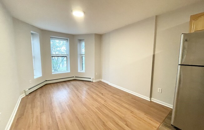 3 beds, 1 bath, $5,400, Unit 4