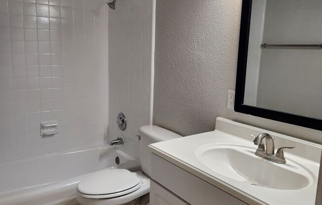 2 beds, 2 baths, 931 sqft, $1,350, Unit 13-1303