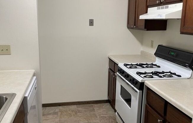 2 beds, 1 bath, 1,034 sqft, $1,575, Unit 343-B