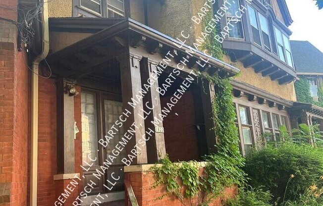 1822 N CAMBRIDGE AVE