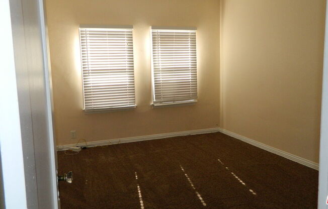 4303 1/2 8 AVE