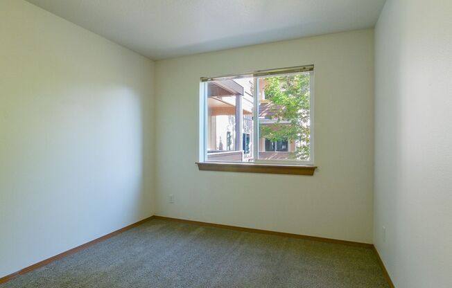 3 beds, 2 baths, $2,400, Unit 208