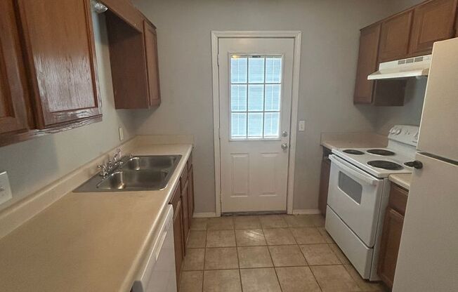 3305 SW Victoria Pl Apt 1 &amp; 2