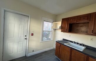 1 bed, 1 bath, $895, Unit 1R