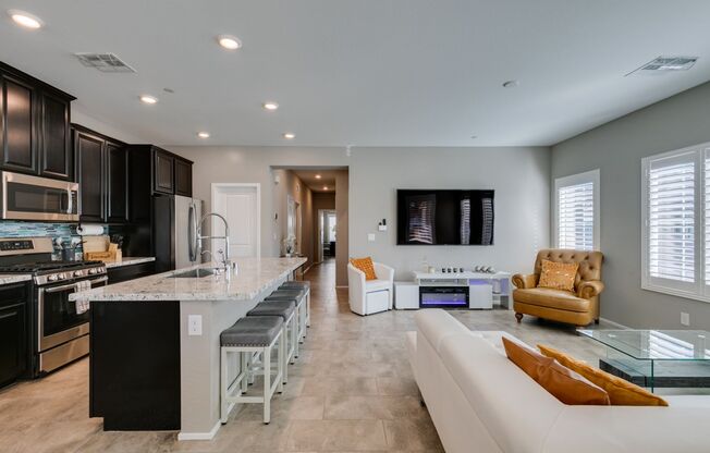 Luxury Fully Furnished 2Bed/2.5Bath Townhome in Gated Community