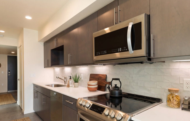 2 beds, 1 bath, 830 sqft, $2,914, Unit 202