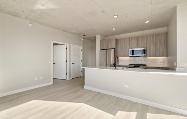 4605 N BROADWAY