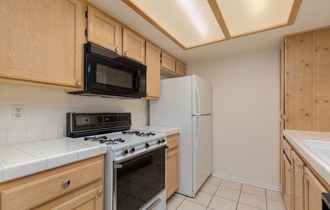 1 bed, 1 bath, $1,050, Unit Bldg 8