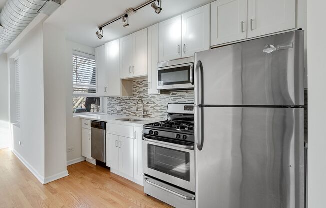 2 beds, 1 bath, 655 sqft, $2,275, Unit 2520-C1