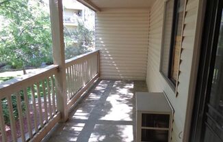 Spacious 1 bed Great location off Sable and Miss. near I-225