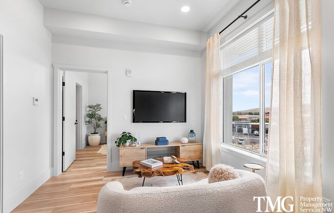 1 bed, 1 bath, 570 sqft, $1,800, Unit 402