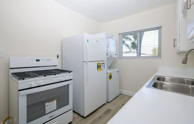 2 beds, 2 baths, $2,695, Unit 01