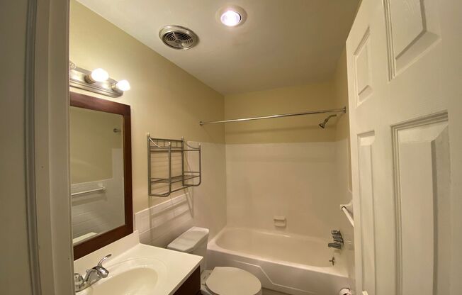 1 bed, 1 bath, 750 sqft, $1,095, Unit 905-39