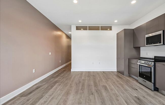 1 bed, 1 bath, 569 sqft, $1,899, Unit 208