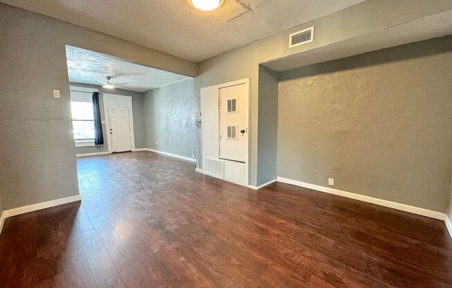 2 beds, 1 bath, 791 sqft, $995