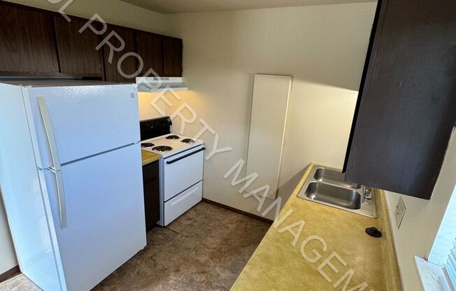 2 beds, 1 bath, 800 sqft, $800, Unit 16