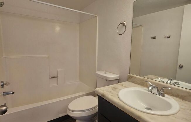 1 bed, 1 bath, 580 sqft, $995, Unit 229