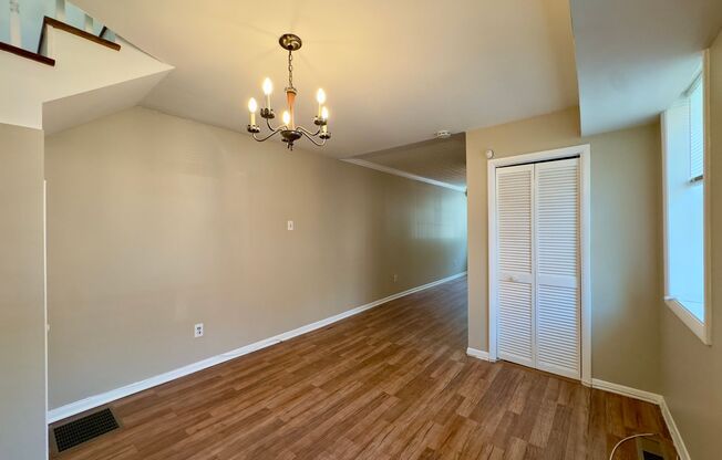 Charming 2 Bedroom/1 Bathroom Townhome in Baltimore, MD!