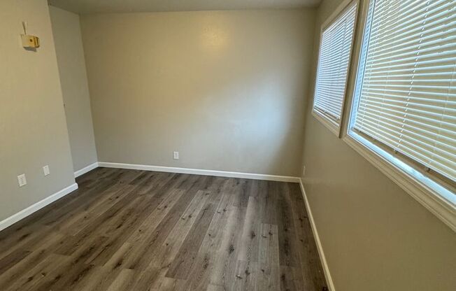 2 beds, 1 bath, 715 sqft, $650, Unit Unit 4