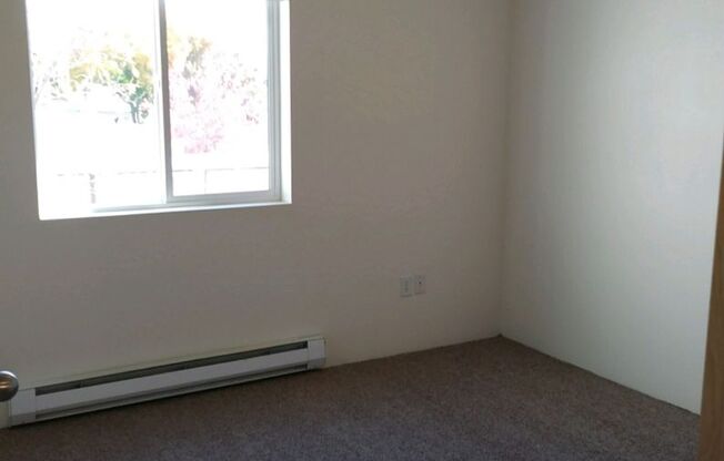 2 beds, 2 baths, 1,000 sqft, $1,300, Unit B105