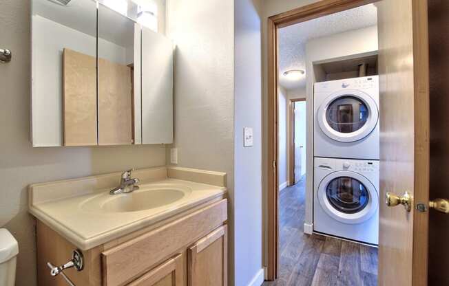 The Goose Aloha, Oregon bathroom