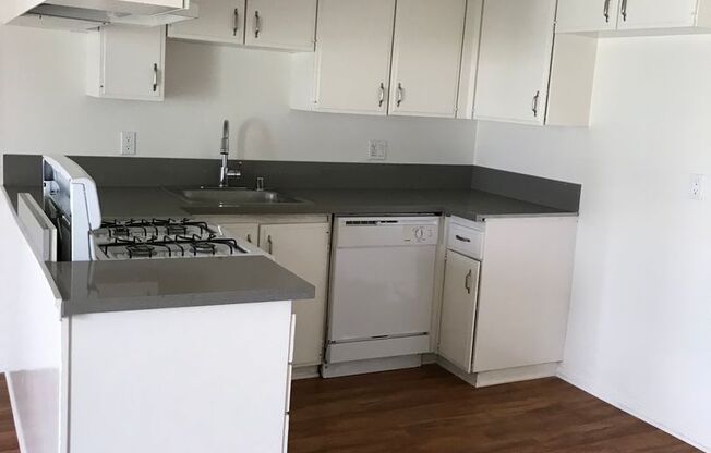 3 beds, 2 baths, 1,200 sqft, $2,995, Unit 1220 - N2