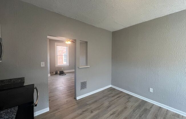 3 beds, 1 bath, $1,100, Unit Unit 2