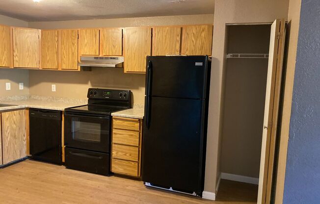2 beds, 1 bath, 687 sqft, $2,095, Unit A204