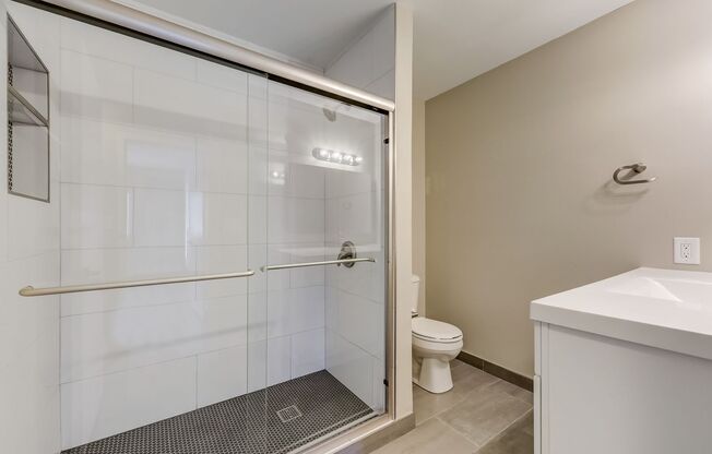 2 beds, 1 bath, $1,299