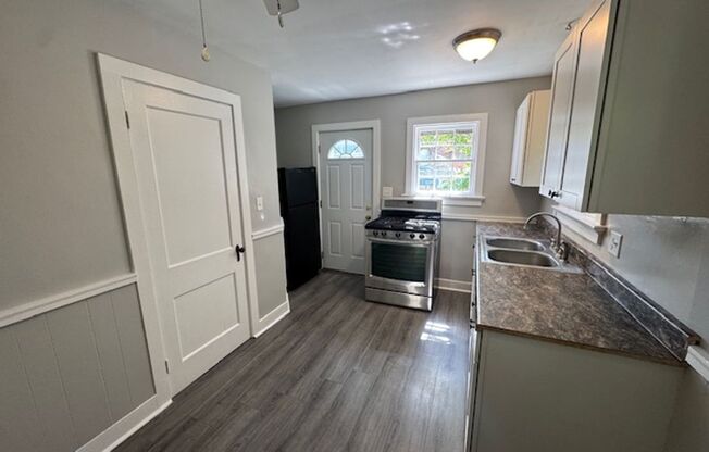 305 W CREIGHTON AVE