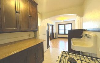 Studio, 1 bath, $875, Unit 3