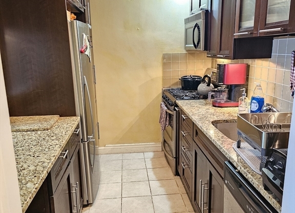 1 bed, 1 bath, 833 sqft, $3,150, Unit 5A