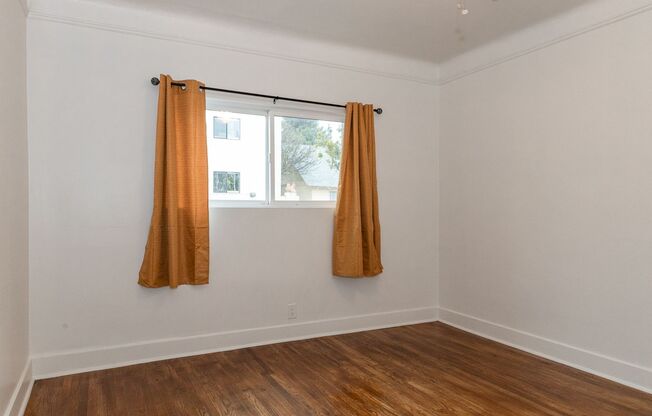 2 beds, 1 bath, $2,500, Unit 603 N. Mott