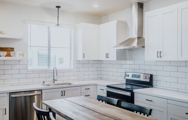 2 beds, 2 baths, 1,109 sqft, $2,275, Unit 2158