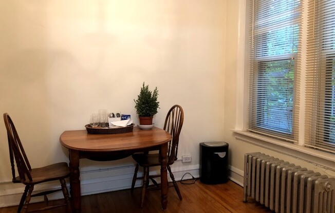 Studio, 1 bath, 750 sqft, $1,095, Unit 326-1C