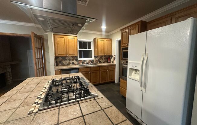 5 Bed/ 3 Bath