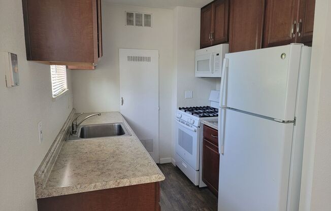 1 bed, 1 bath, 500 sqft, $1,100, Unit 03