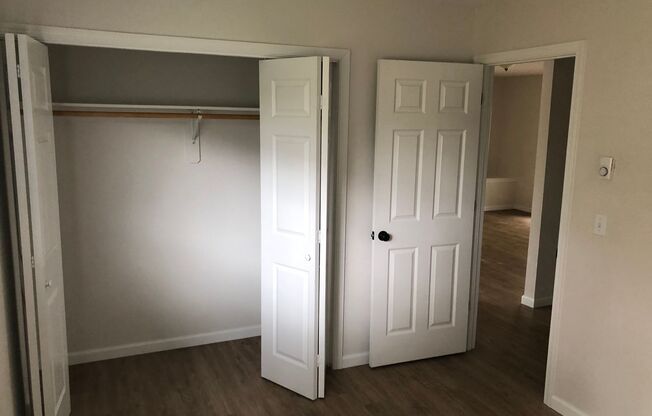 2 beds, 1 bath, 700 sqft, $1,300