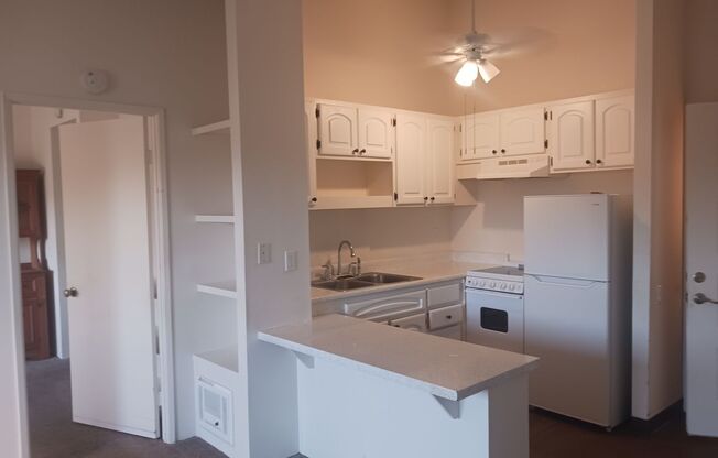 1 bed, 1 bath, 525 sqft, $2,135, Unit 2I