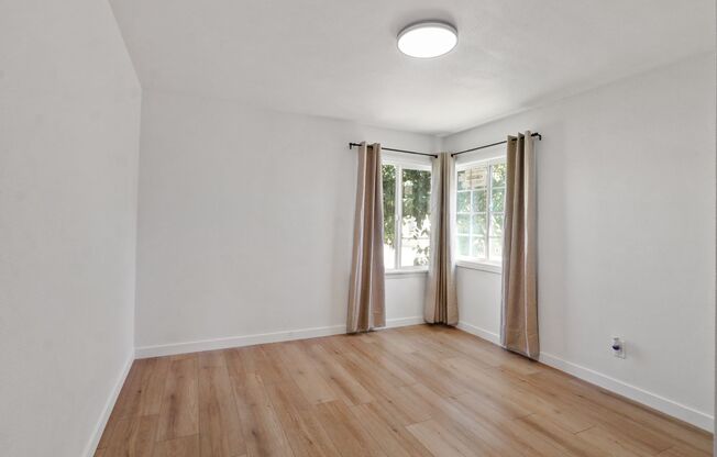 2 beds, 1 bath, $2,995, Unit Penn Mar Ave