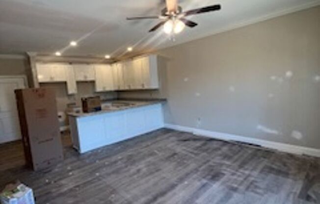 2 beds, 1 bath, 950 sqft, $1,000, Unit 214