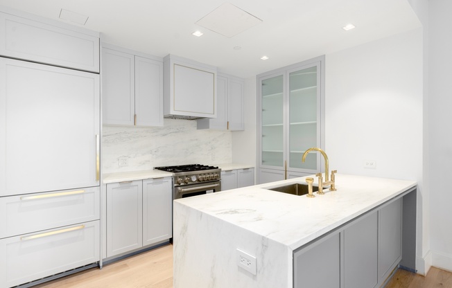 310 W 113 ST