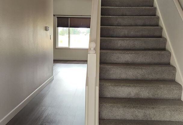Cat Pet Friendly 3 Bed / 2.5 Bath Home Near I-5 in Albany, OR