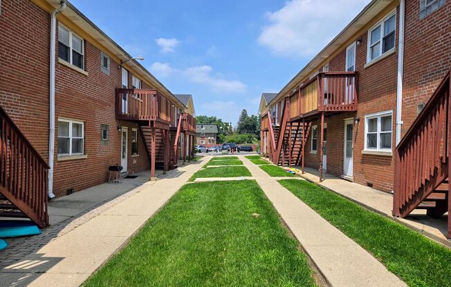 2 beds, 1 bath, $1,550, Unit 440-16