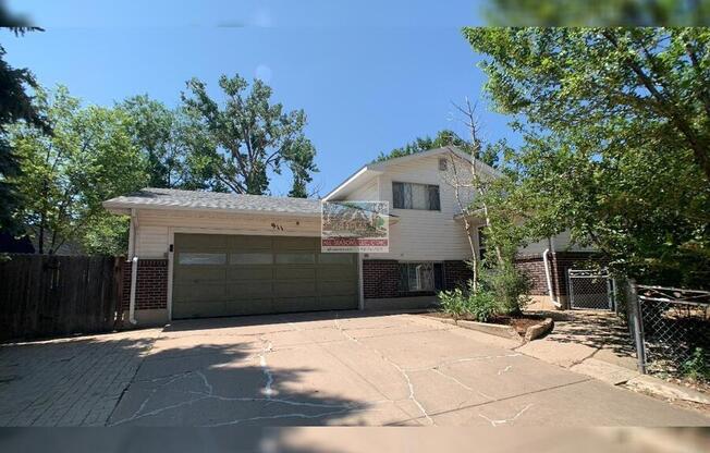 911 HOLLAND PARK BLVD
